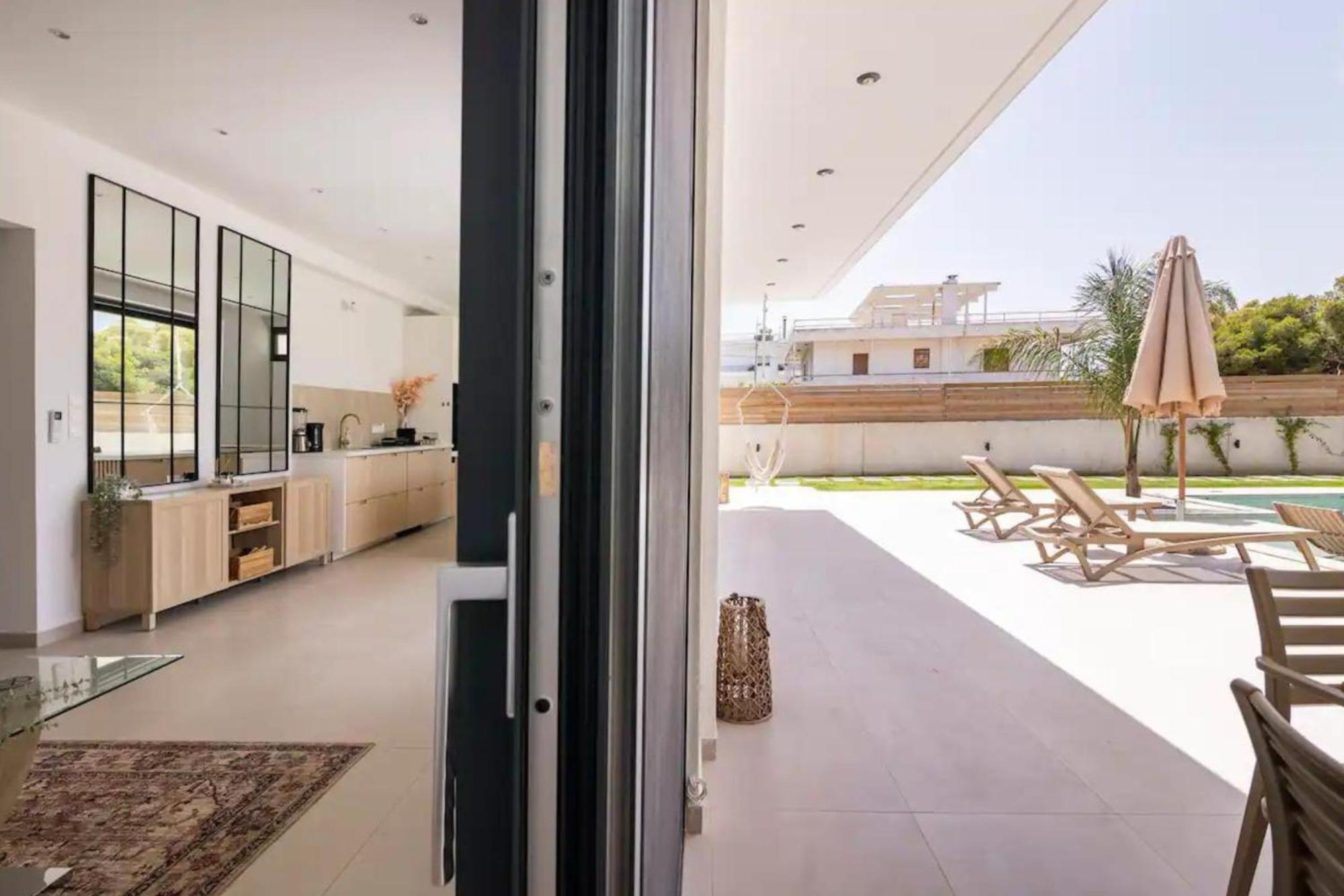Villa Kala Loutraki - Private Pool & Sauna I Beach Exterior photo